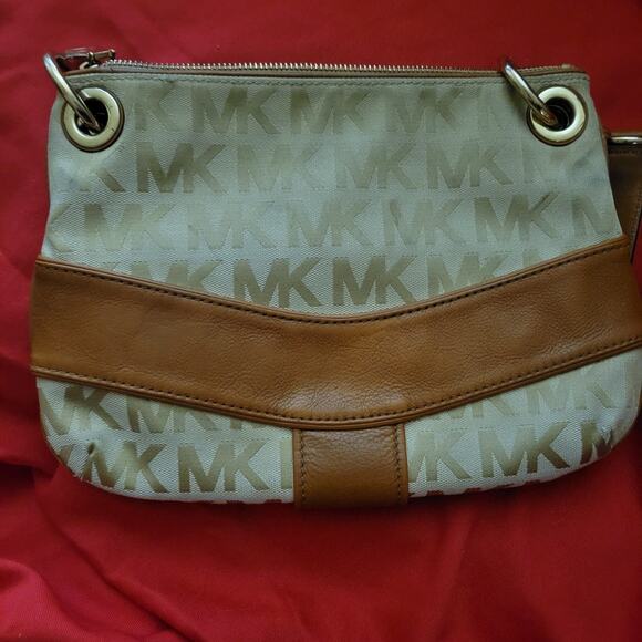 Michael Kors Signature Handbag Tab with Leather and Gold Trim Striking - Picture 2 of 10